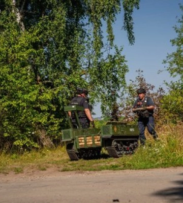 ДСНС ліквідовує наслідки вибухів на Хмельниччині: території та водойми перевіряють сапери, роботи й водолази. ФОТОрепортаж