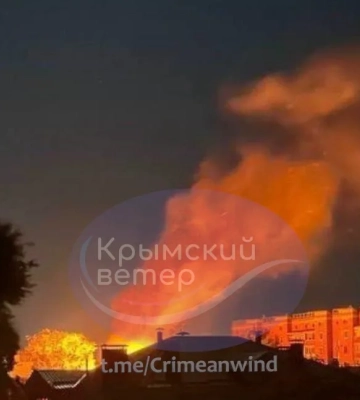 В Крыму ночью раздавались взрывы, в Керчи произошли пожары