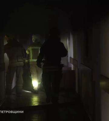 У Дніпрі під час пожежі у лікарні бійці ДСНС врятували 9 людей, одна людина загинула