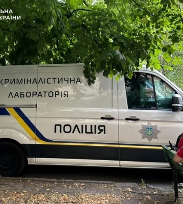 У хостелі на Лівобережній чоловік убив сусіда ударом ножа в серце