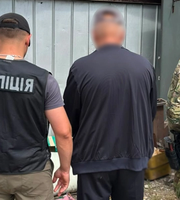 В Черкасской области у мужчины изъяли 7 автоматов, 10 гранатометов и более 6,5 тысяч патронов