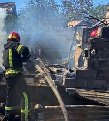 У Кривому Розі під час пожежі у багатоповерхівці врятували трьох жінок (ФОТО)