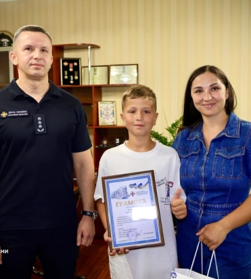 У ДСНС відзначили 11-річного хлопчика з Бобринця, який урятував людину на морі