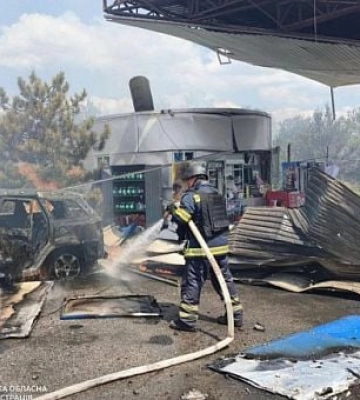 Ворожий удар по АЗС на Криворіжжі забрав життя 8-річного хлопчика та двох дорослих