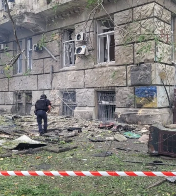 Взрывы в Одессе: поврежден жилой дом, есть пострадавшие