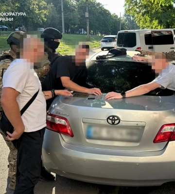 У Дніпрі напали на волонтера й викрали $11 тис. для авто ЗСУ - трьом чоловікам повідомили про підозру