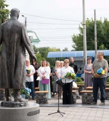 21 липня — річниці народження поетів і діячів ОУН Олега Ольжича та Олени Теліги