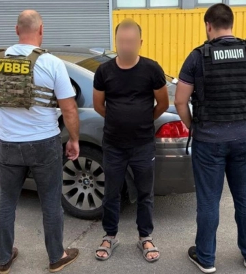 До Білорусі за 8 тисяч доларів: прикордонники затримали організатора з Дніпра