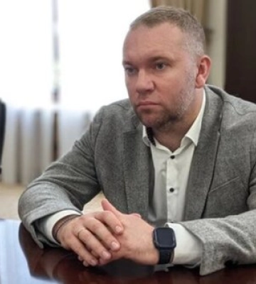 Експосадовця МЗС із Луганщини Банькова взяли під варту у справі про розкрадання 37 млн грн міжнародної допомоги