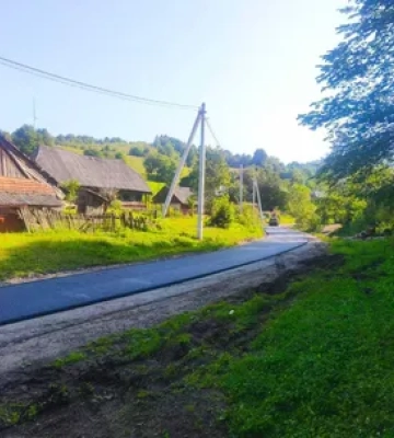 Забуте село в горах Закарпаття нарешті отримало дорогу, якої чекали роками