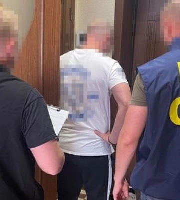 Викрито заступника голови Хмельницької ОВА, який отримував "відкати" за підписання контрактів з ремонту доріг. ФОТОрепортаж