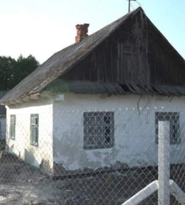 Подружжя купило майже 100-річну хату: що вони знайшли всередині