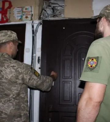 В Луцке мужчину задержали в подъезде жилого комплекса: в ТЦК объяснили инцидент
