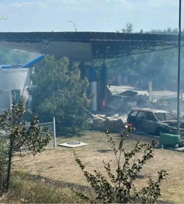 Під час удару по АЗС на Дніпропетровщині загинув рятувальник з 8-річним сином