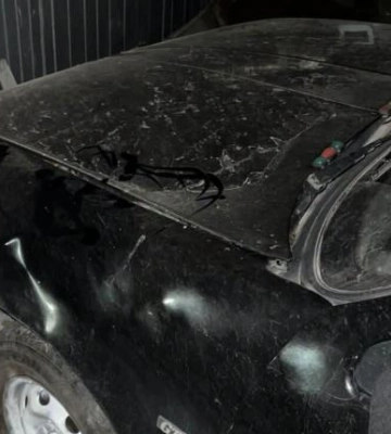 П'яна водійка на Mercedes врізалася в паркан біля Луцька та втекла з місця ДТП