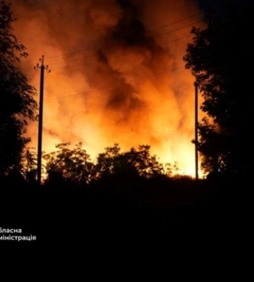 В Запорожье после российского удара загорелся промышленный объект