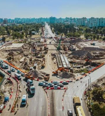 Шляхопровід біля метро "Чернігівська" стане одним із найширших у Києві: фоторепортаж