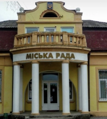 Працівникам Ходорівської міськради скоротили робочий день через спеку