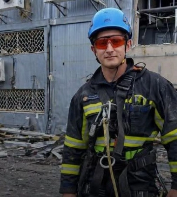 Від ліквідації наслідків обстрілів до порятунку людей: історія рятувальника з Рівненщини
