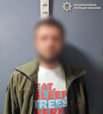 У Києві чоловік влаштував стрілянину у дворі житлових будинків