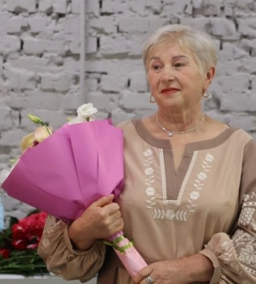 «Меня депортировали – у меня ничего нет, все книги я набирала на телефоне». Писательница из Мелитопольского района получила ноутбук на презентации новой книги 
