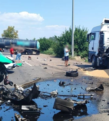 Смертельна аварія під Одесою: мікроавтобус зіткнувся з двома вантажівками