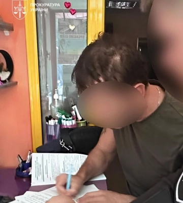 На Хмельниччині директора мовного центру підозрюють у розбещенні