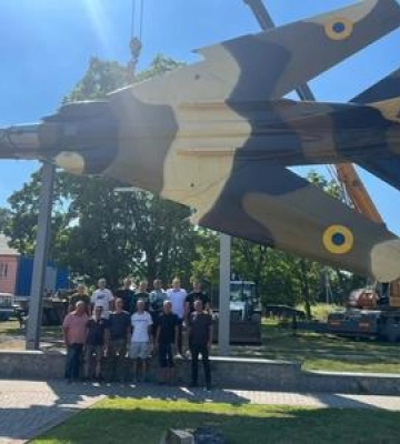 У музеї авіації в Полтаві встановили нову експозицію  винищувач МіГ-23