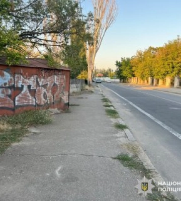 Стріляв у перехожу та у повітря з пістолета : у Миколаєві поліцейські оперативно розшукали та затримали підозрюваного у скоєнні хуліганських дій