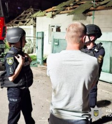 Загибла та семеро постраждалих, з них двоє дітей: у Миколаєві поліцейські документують наслідки чергового воєнного злочину рф