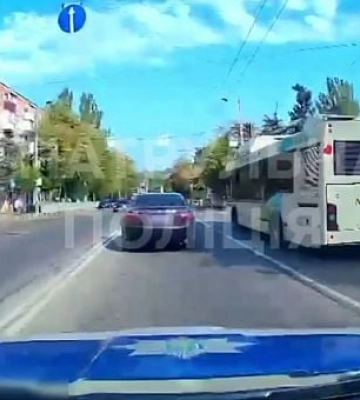 В Кривом Роге водитель нарушил ПДД и попытался сбежать от патрульных