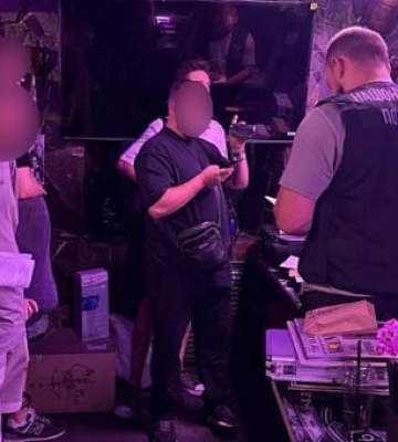 Наркотики через кафе та бари: в Дніпропетровській області ліквідували канал збуту кратому
