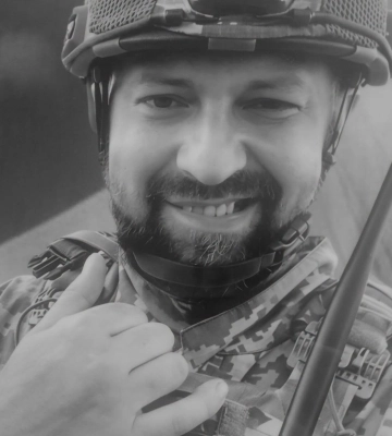 У Черкасах попрощалися з військовим, який до війни працював хореографом