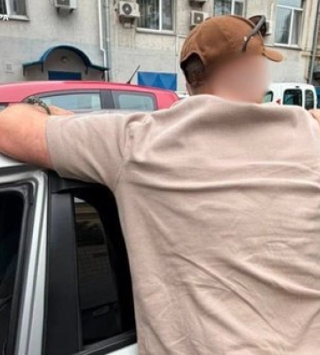 Пенсионеры отдали псевдосотрудникам СБУ более 12,5 млн грн "на проверку": курьера задержали в Киеве, - прокуратура. ФОТО