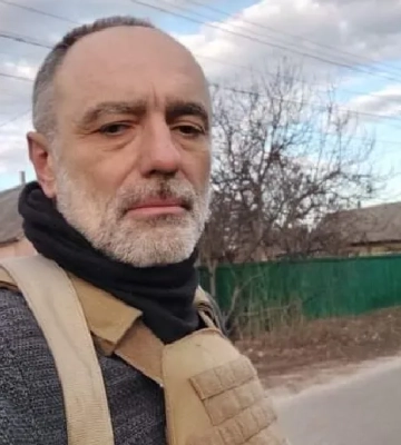 Якщо неможливо зараз провести вибори і змінити владу, то влада повинна змінитися сама: волонтер Юрій Касьянов