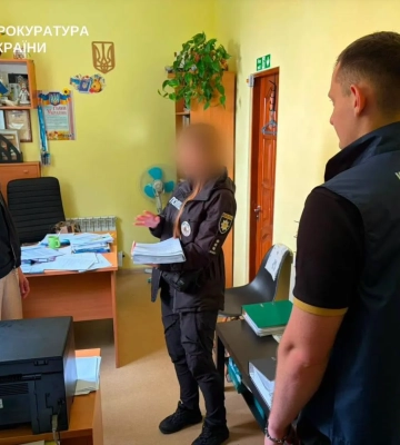 После убийства 17-летней девушки в Киевской области двум чиновницам предъявили подозрения