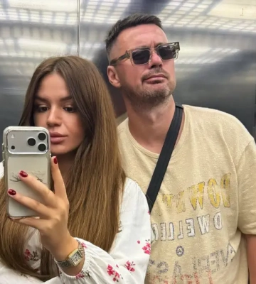 Элитно. Девушка Милевского показала их отдых в роскошных апартаментах в Конча-Заспе