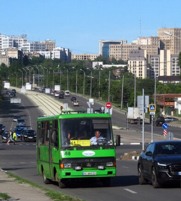 Дроновая опасность: в Харькове водителей городского транспорта обеспечили рациями — Терехов