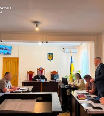 Директора хмельницького мовного центру, підозрюваного у розбещенні учениць, взяли під варту
