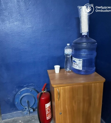 Без продуктів тривалого зберігання та води: у Черкасах виявили порушення під час перевірки укриття (ФОТО)