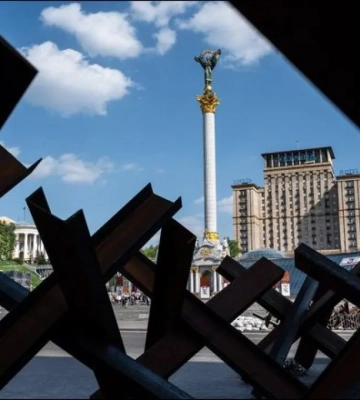 Киев - снова прифронтовой город: Россия выжигает жилые кварталы ракетами С-400