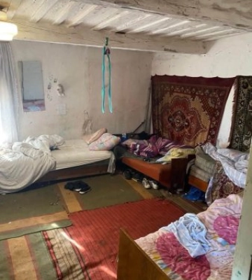 Жорстоке вбивство 17-річної дівчини: сплячій дитині перерізали горло, затримано рецидивіста-СЗЧшника та посадовців соцслужб