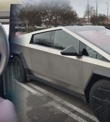 Заманив у Tesla Cybertruck: на Волині чоловіка підозрюють у розбещенні малолітнього