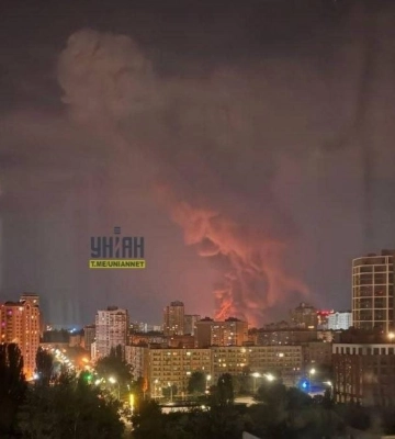 У Києві через російську атаку горять складські споруди в двох районах столиці, в іншому є влучання в офіс – КМВА
