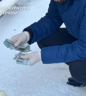 Експосадовця митниці обвинувачують у систематичних поборах за ввезення техніки