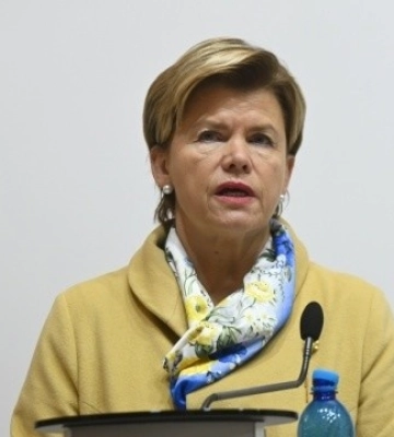 Міністерка закордонних справ Латвії прибула до Києва і виступила на конференції послів