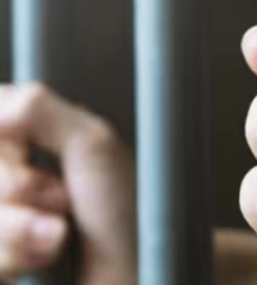 У Лубнах чоловік погрожував ножем 58-річному містянину та відібрав гроші: підозрюваного взяли під варту