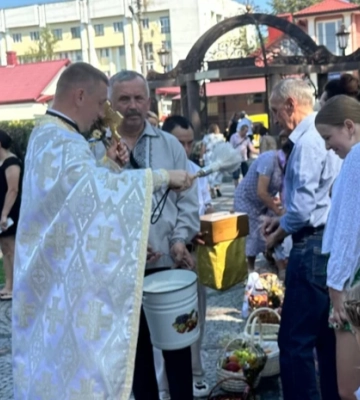 З кошиками до храму: як на Волині відзначають Яблучний Спас