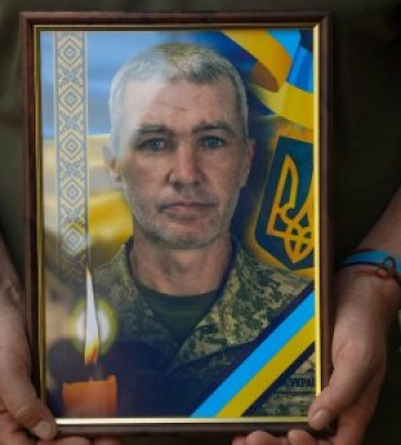 Півтора року рідні чекали на диво: в Ужгороді попрощалися із полеглим Захисником Володимиром Йорданом