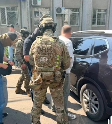 Налоговиков Сумщины поймали на взятке